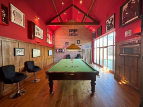 Woodland View with Hot Tub and Snooker Table